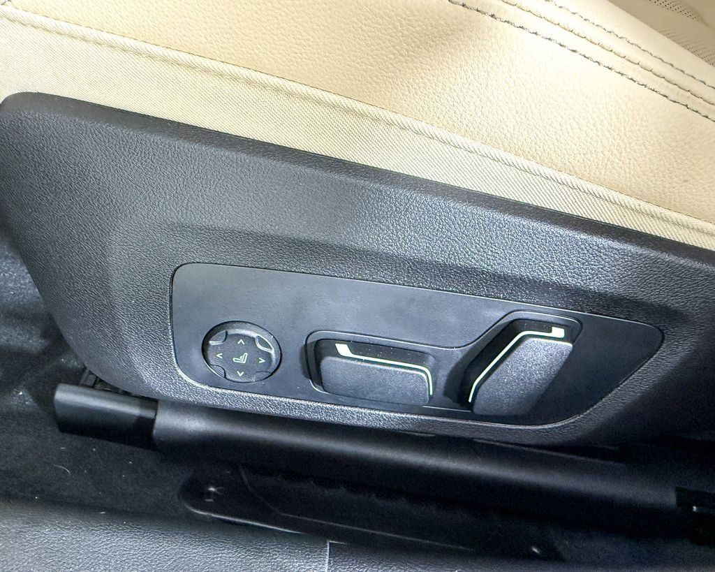 Thumbnail: 2025 BMW 3 Series - 33