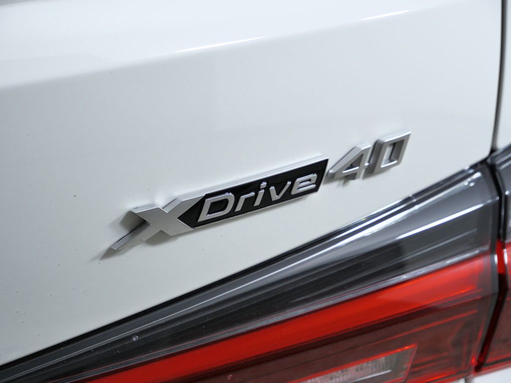 Thumbnail: 2026 BMW i4 - 12