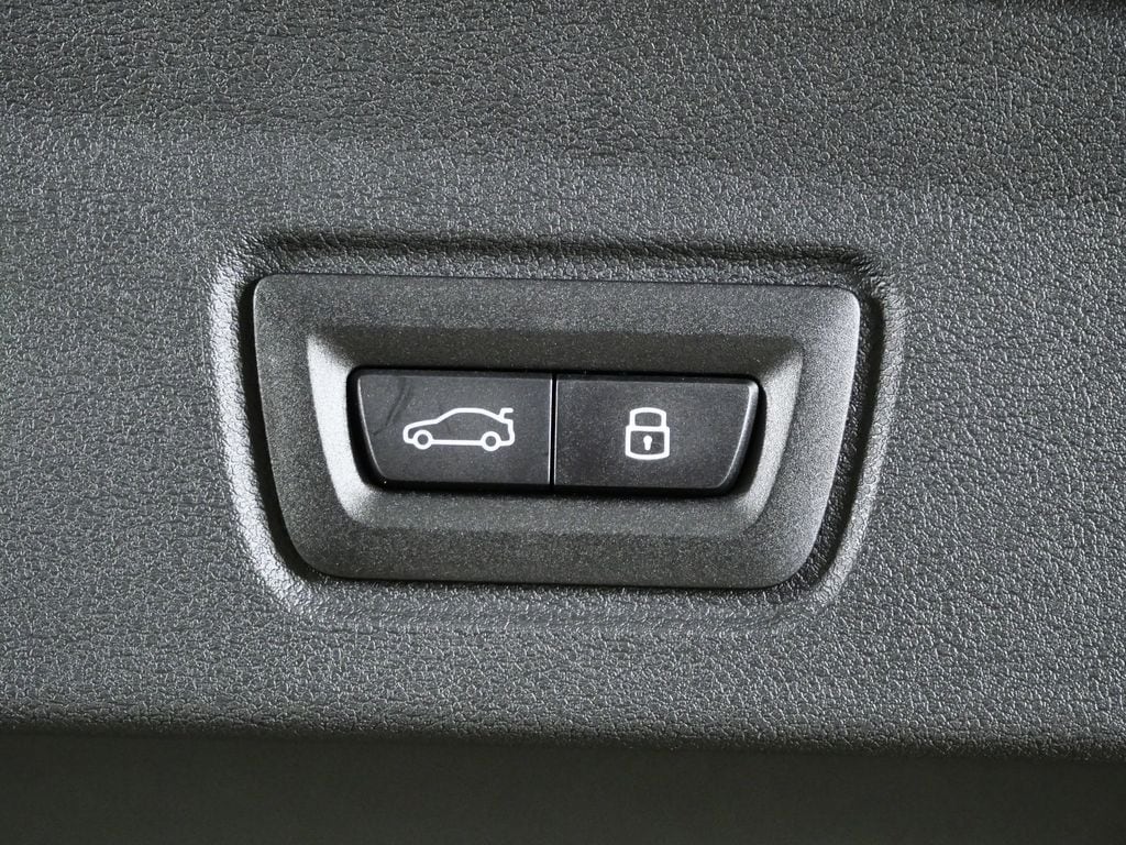 Thumbnail: 2026 BMW i4 - 28