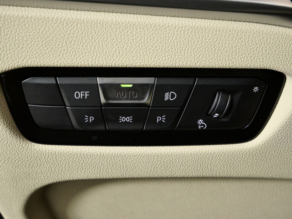 Thumbnail: 2025 BMW 3 Series - 43