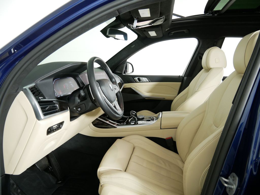 Thumbnail: 2021 BMW X7 - 33