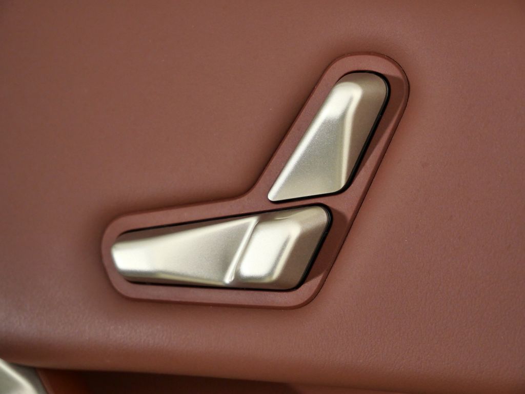 Thumbnail: 2023 BMW iX - 28