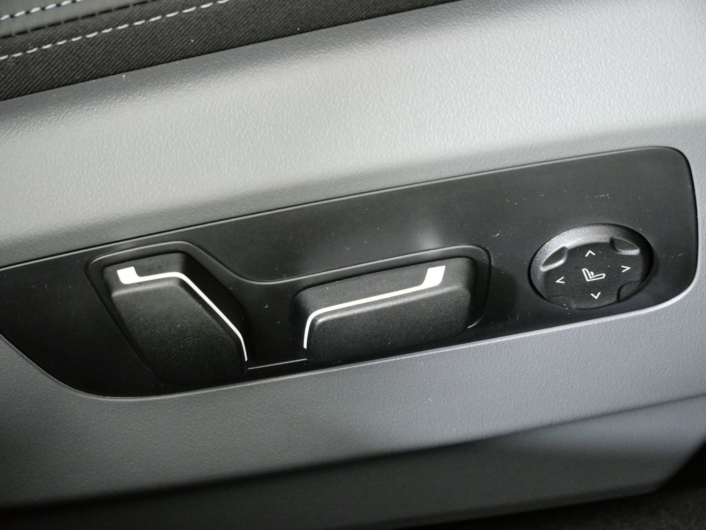 Thumbnail: 2026 BMW 5 Series - 23