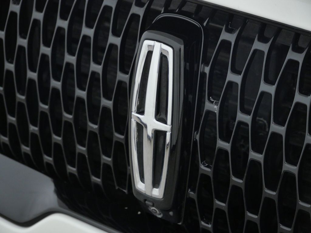 Thumbnail: 2023 Lincoln Aviator - 14