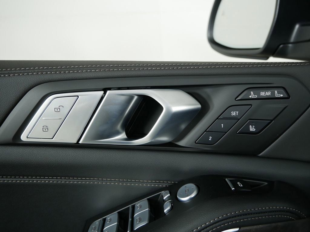 Thumbnail: 2026 BMW X7 - 37