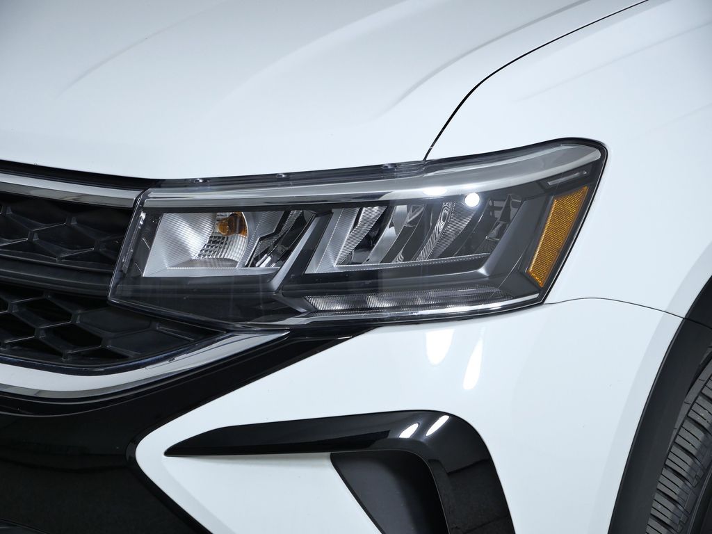 Thumbnail: 2024 Volkswagen Taos - 4