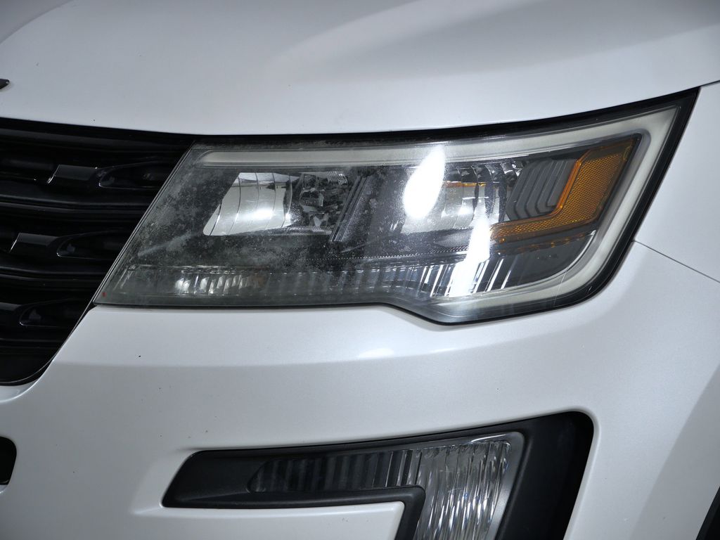 Thumbnail: 2016 Ford Explorer - 4