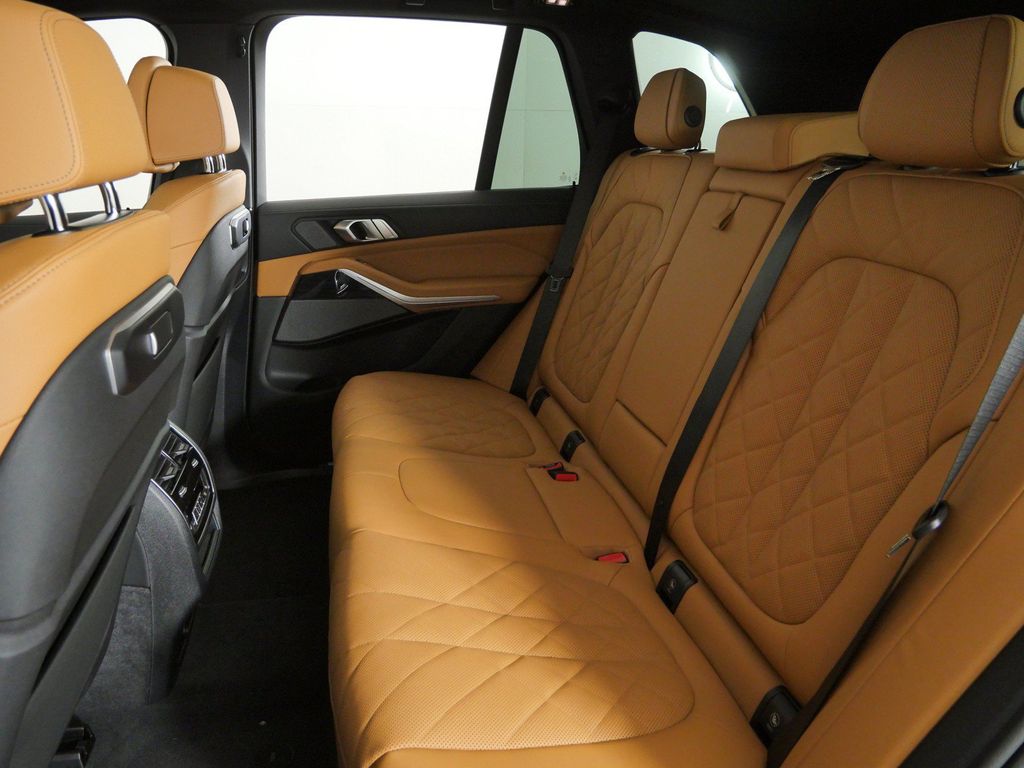 Thumbnail: 2026 BMW X5 - 33