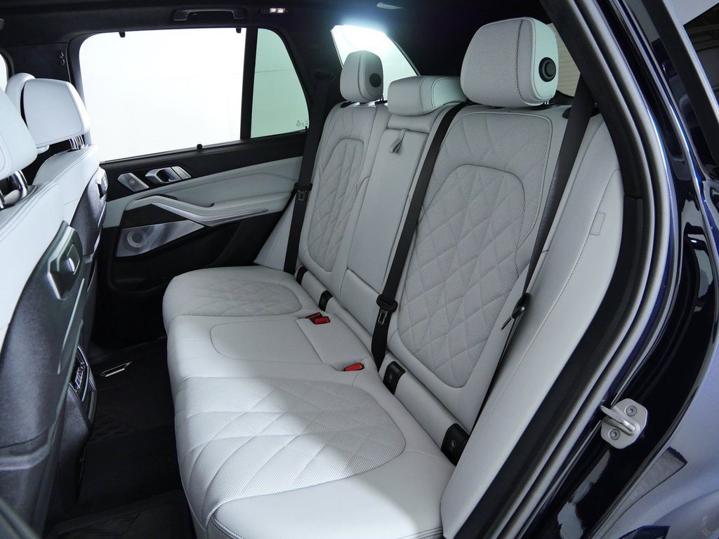 Thumbnail: 2026 BMW X5 - 29
