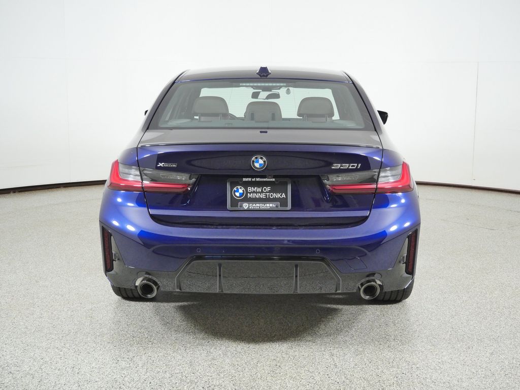 Thumbnail: 2026 BMW 3 Series - 10