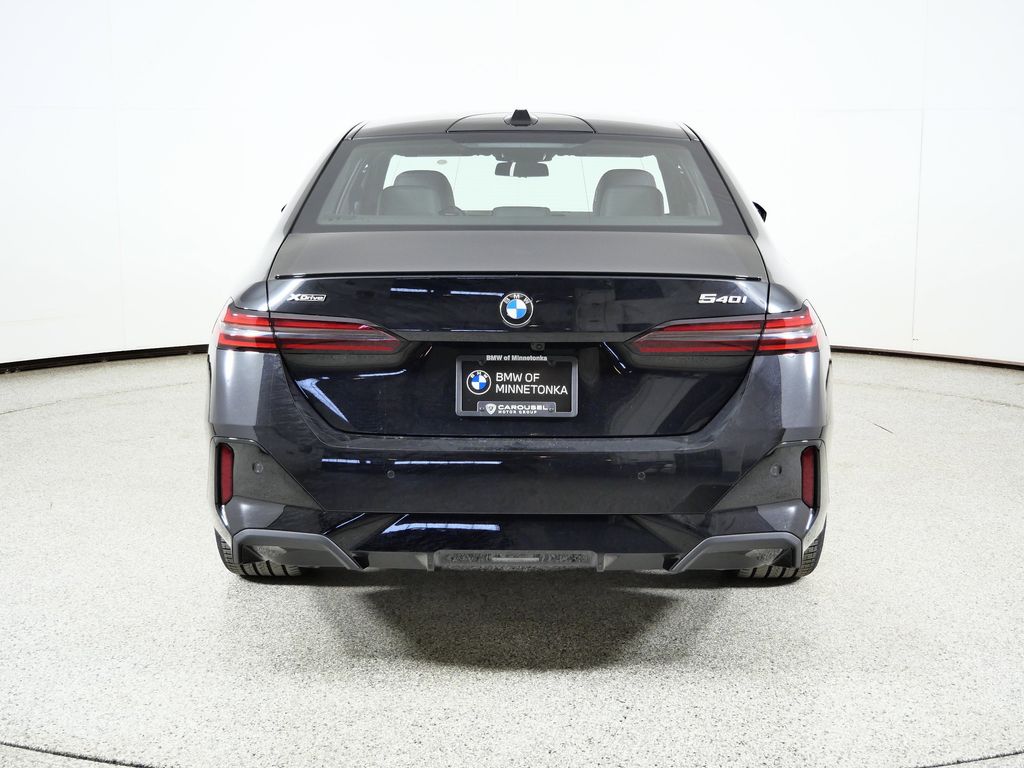 Thumbnail: 2026 BMW 5 Series - 10