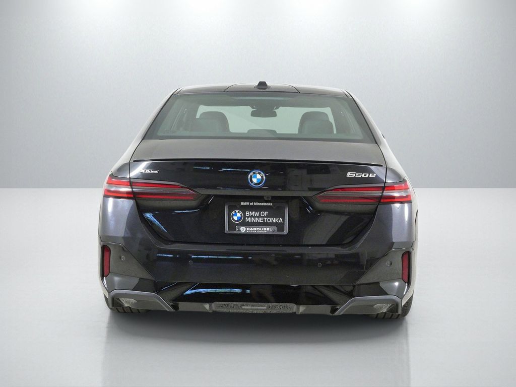 Thumbnail: 2027 BMW 5 Series - 10