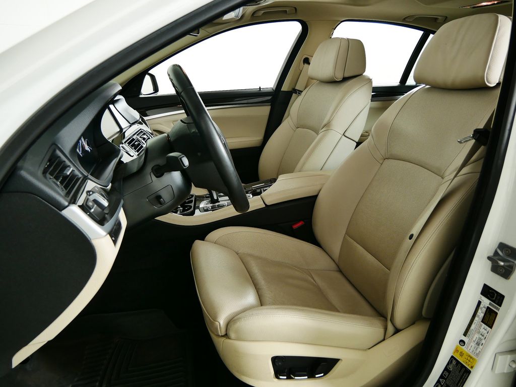 Thumbnail: 2013 BMW 5 Series - 31