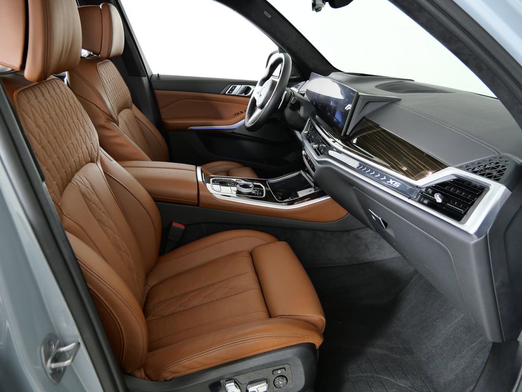 Thumbnail: 2024 BMW X5 - 24