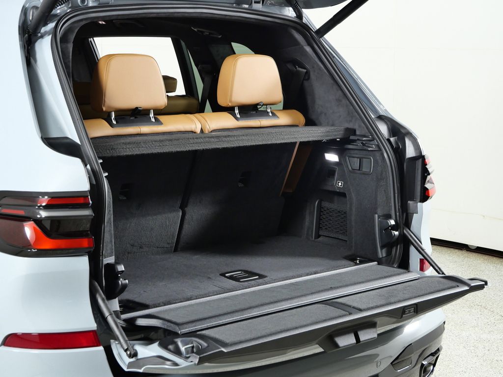 Thumbnail: 2026 BMW X7 - 31