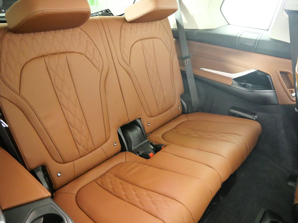 Thumbnail: 2022 BMW X7 - 33