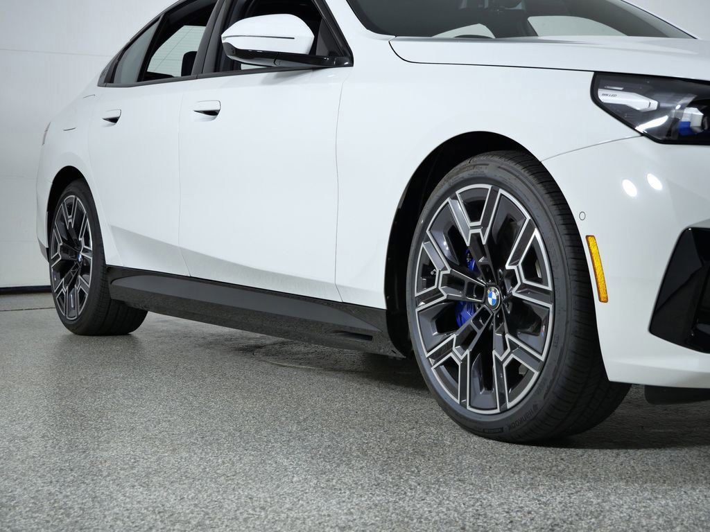 Thumbnail: 2026 BMW i5 - 7