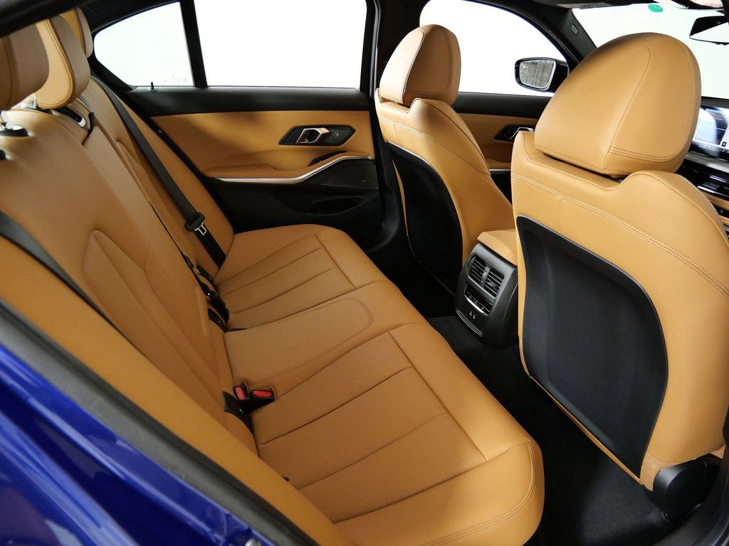 Thumbnail: 2026 BMW 3 Series - 25