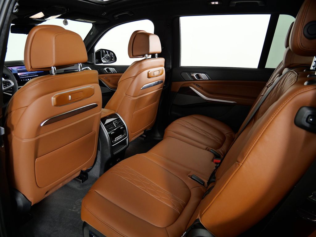 Thumbnail: 2026 BMW X7 - 34