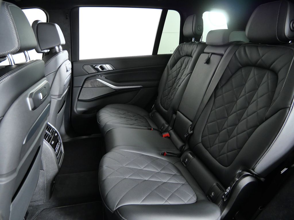 Thumbnail: 2025 BMW X7 - 40