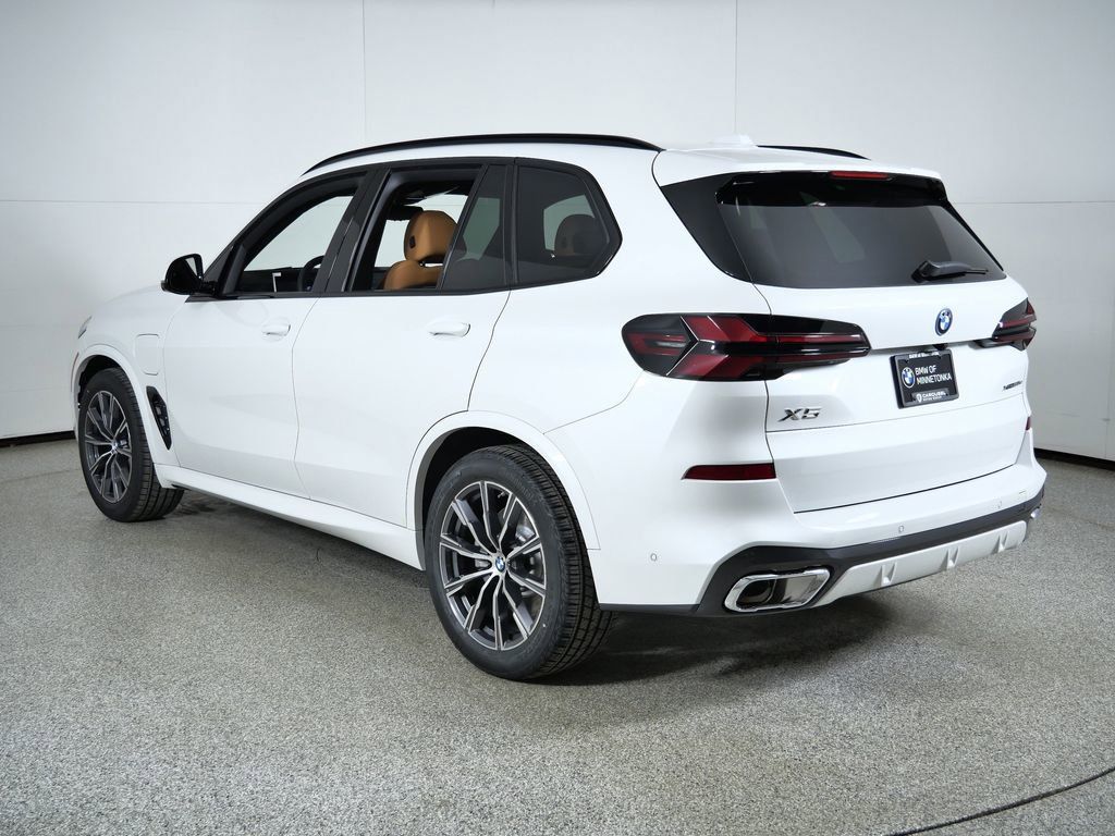 Thumbnail: 2026 BMW X5 - 16