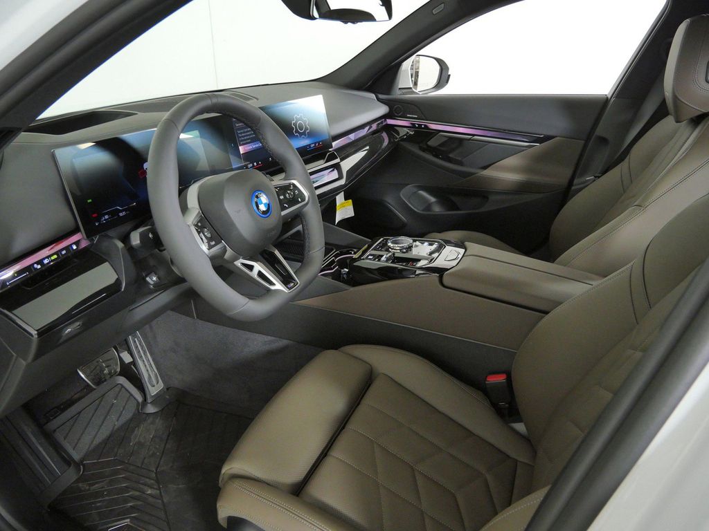 Thumbnail: 2027 BMW 5 Series - 34