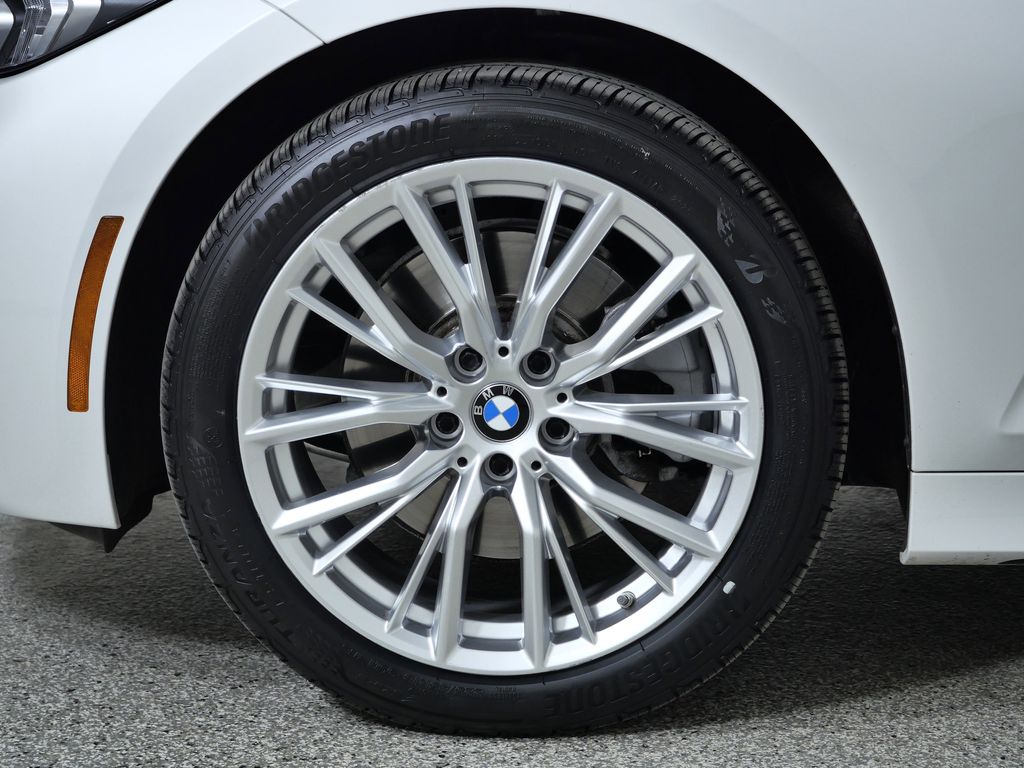 Thumbnail: 2023 BMW 3 Series - 21