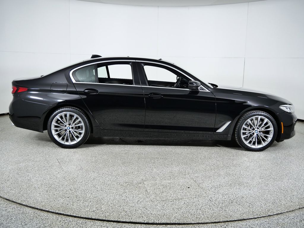 Thumbnail: 2023 BMW 5 Series - 10