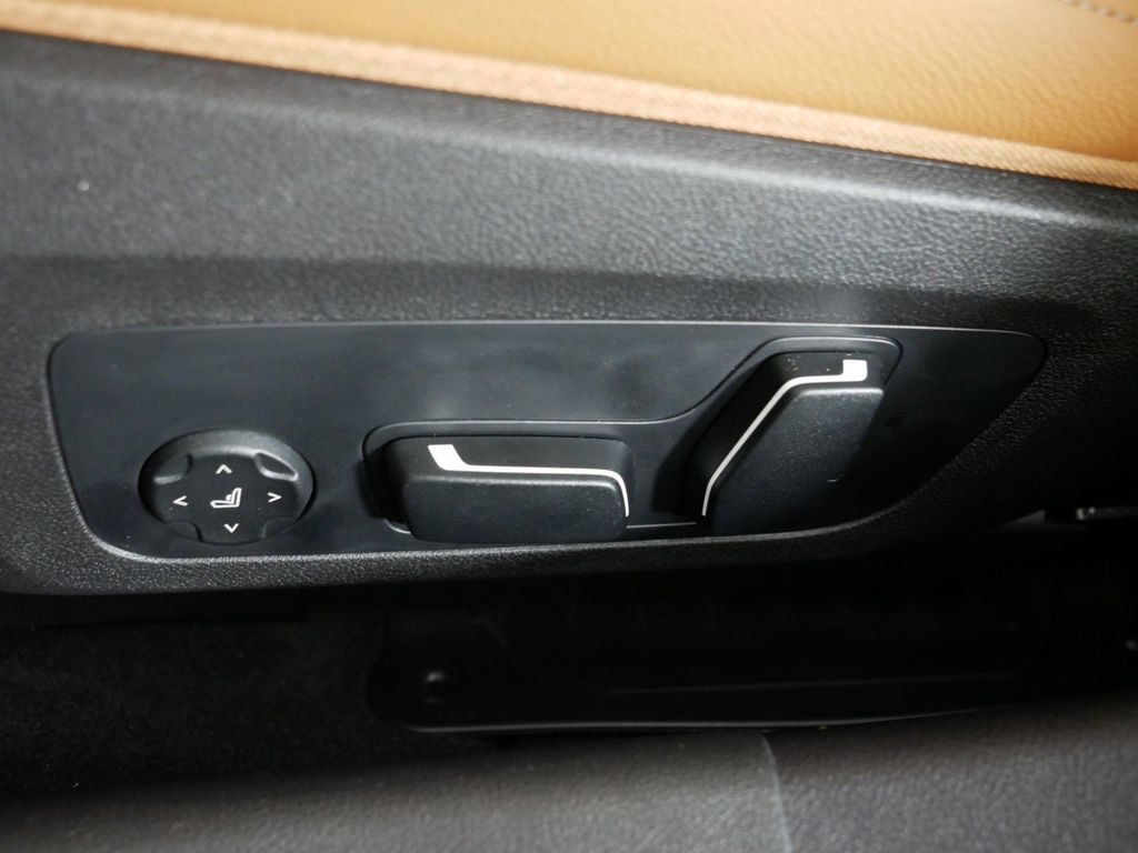 Thumbnail: 2025 BMW 3 Series - 37