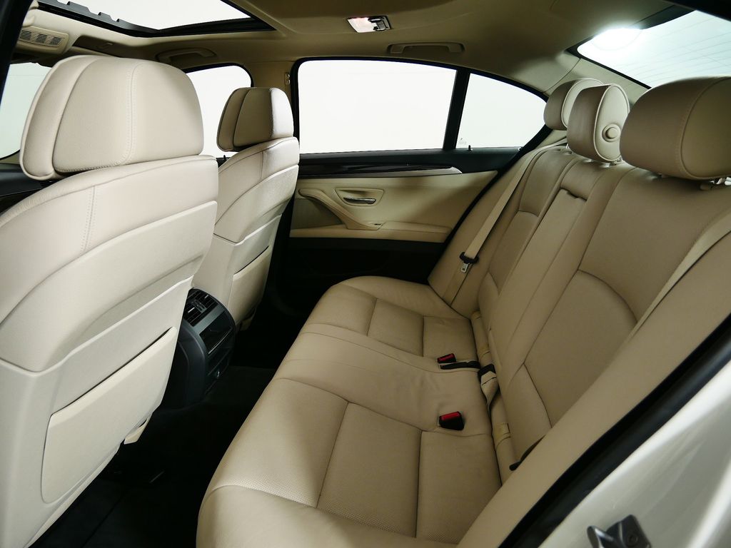 Thumbnail: 2013 BMW 5 Series - 28