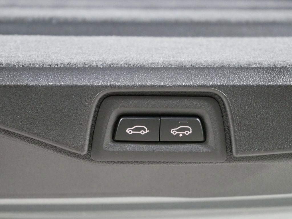 Thumbnail: 2026 BMW X7 - 29