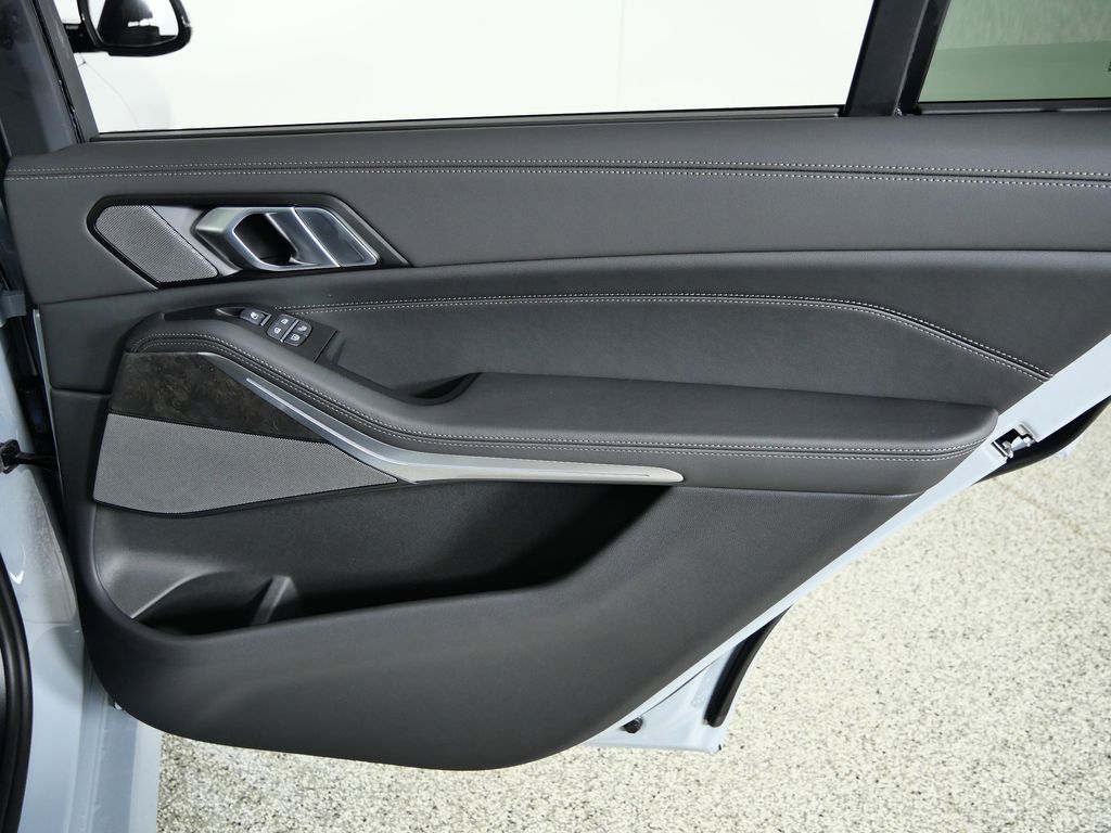 Thumbnail: 2026 BMW X7 - 25