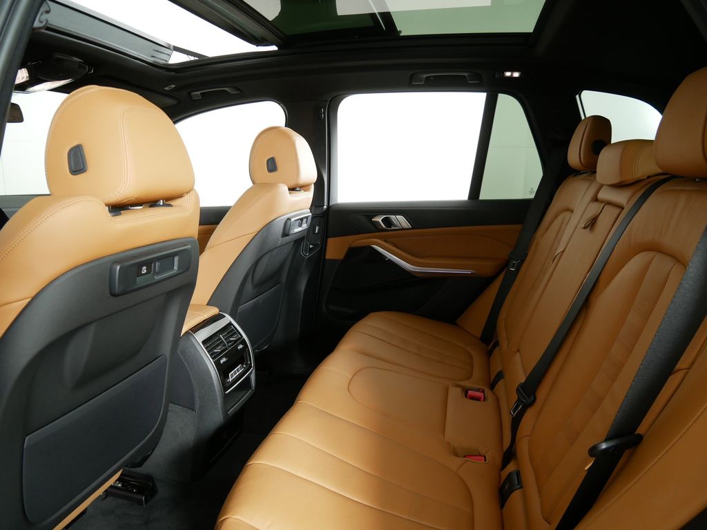 Thumbnail: 2021 BMW X5 - 33