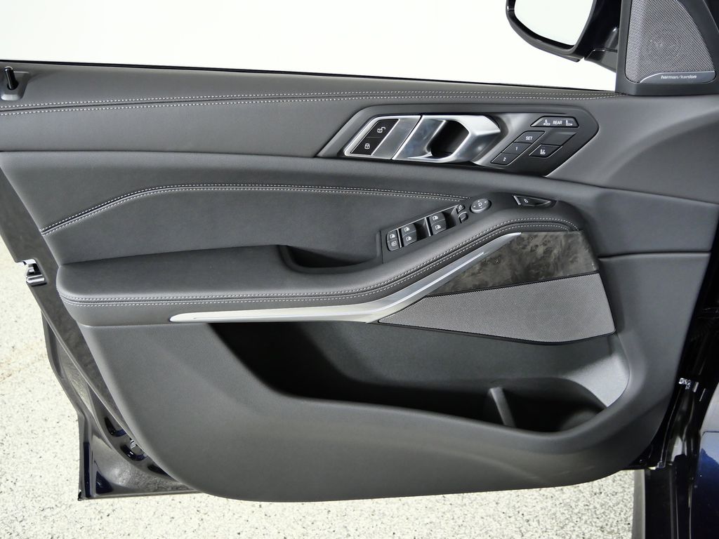 Thumbnail: 2026 BMW X7 - 34