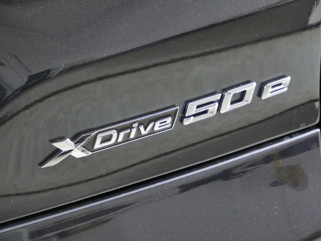 Thumbnail: 2026 BMW X5 - 12
