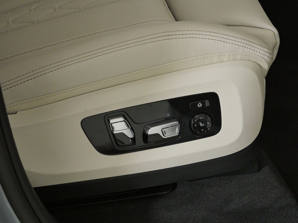 Thumbnail: 2026 BMW X5 - 22