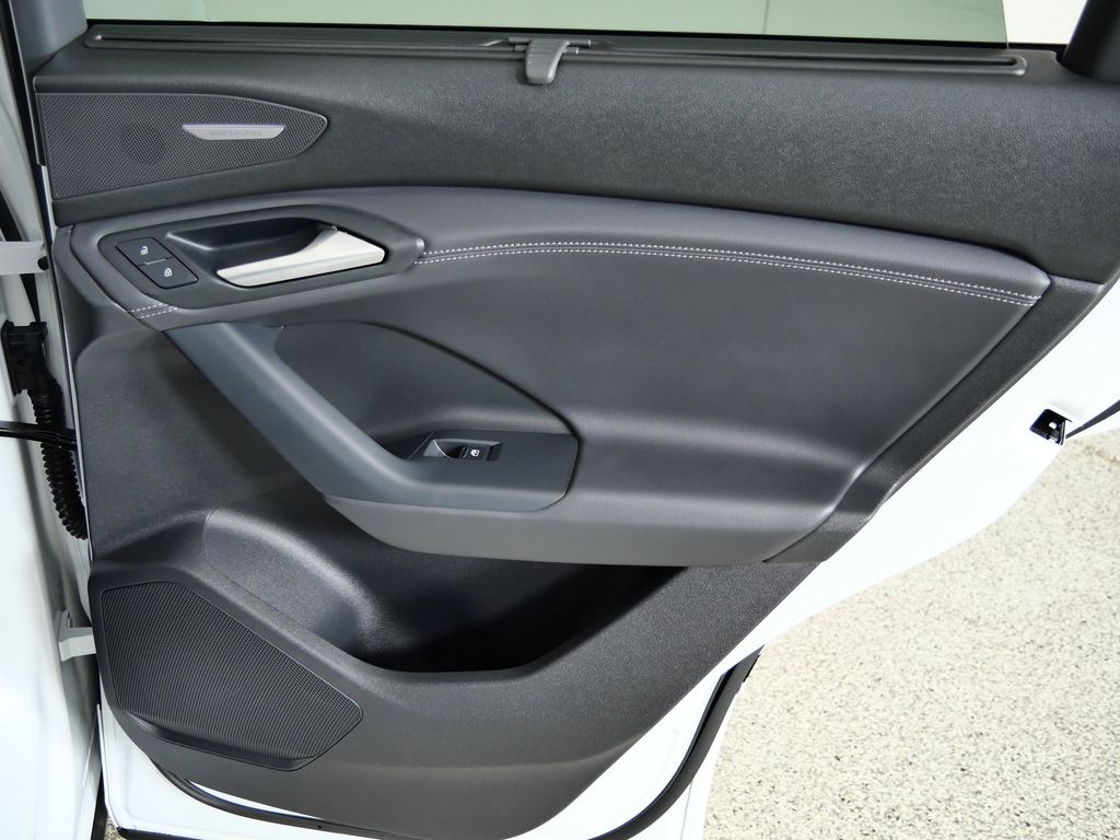 Thumbnail: 2025 Audi Q6 e-tron - 24