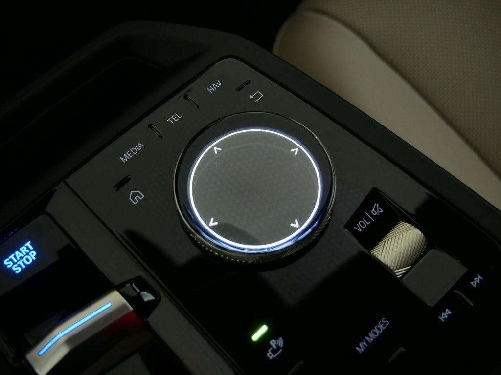 2025 BMW iX xDrive50 50