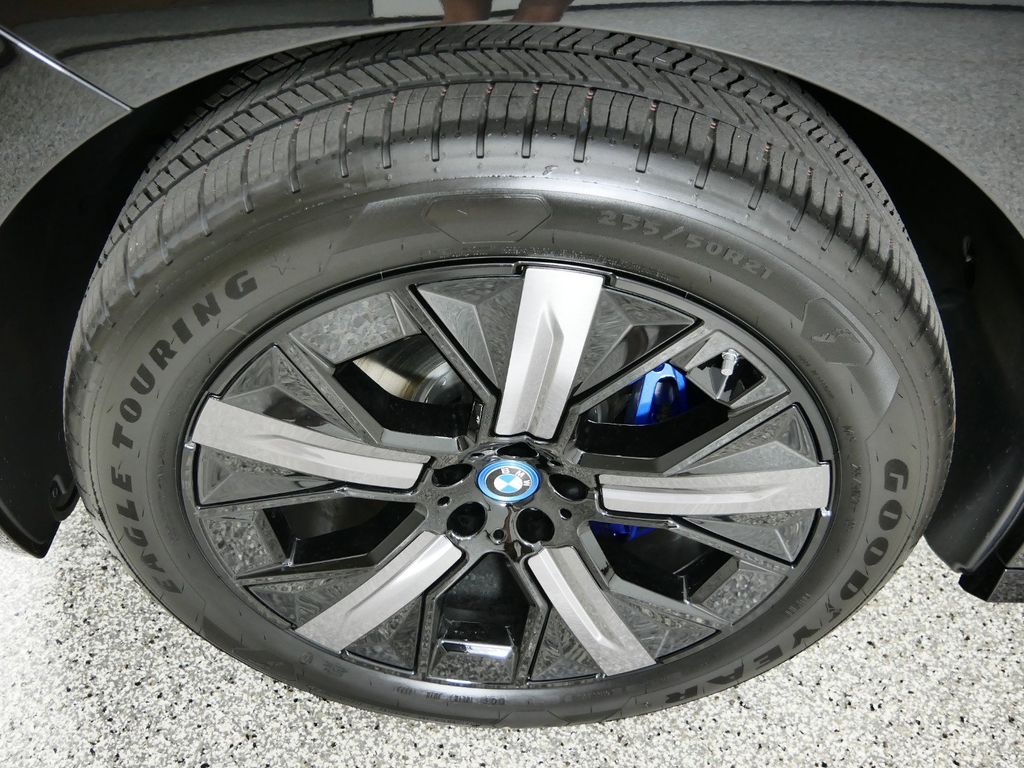 2025 BMW iX xDrive50 19