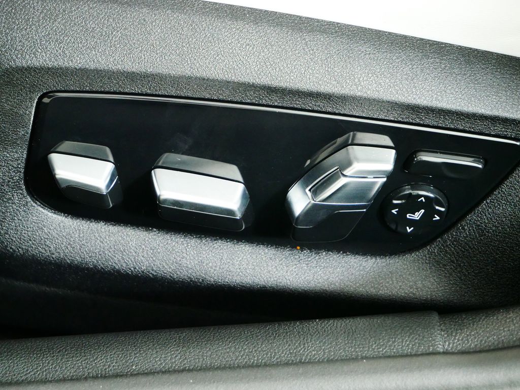 Thumbnail: 2023 BMW M5 - 35