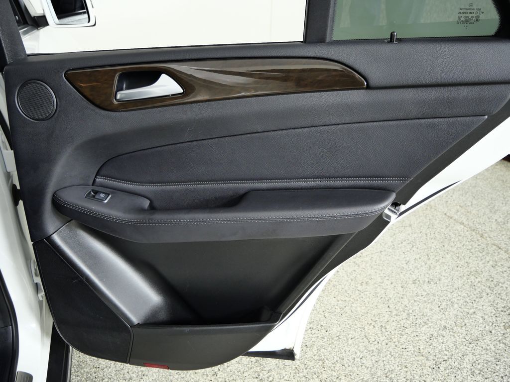 Thumbnail: 2017 Mercedes-Benz GLE - 25