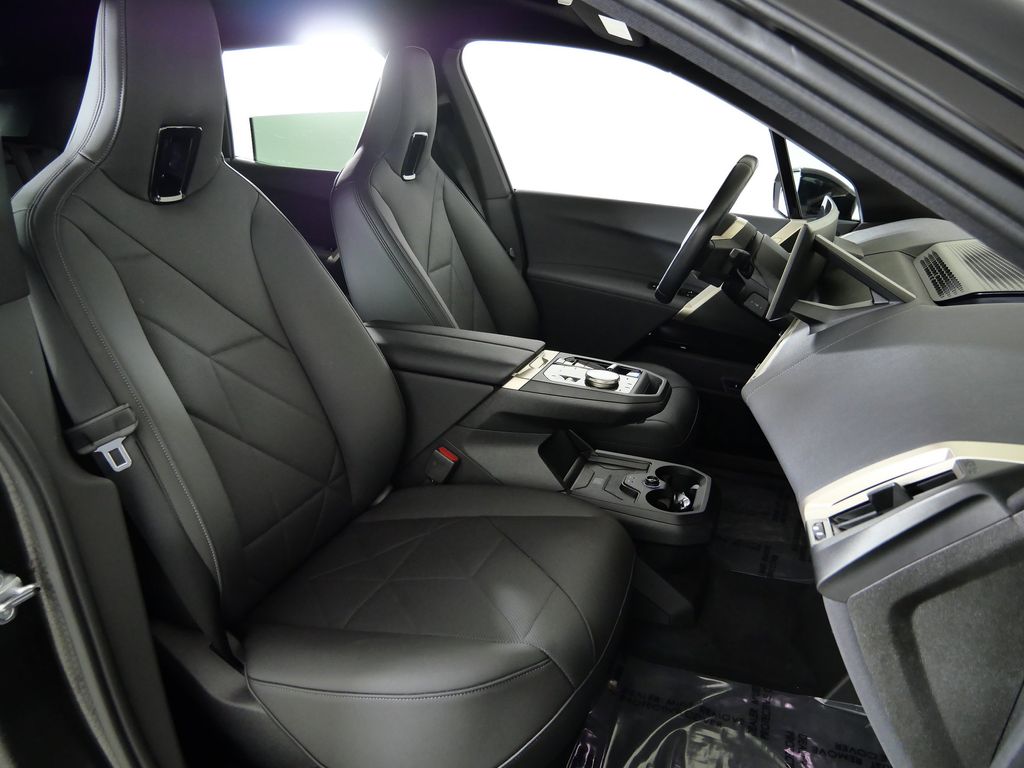 Thumbnail: 2023 BMW iX - 27