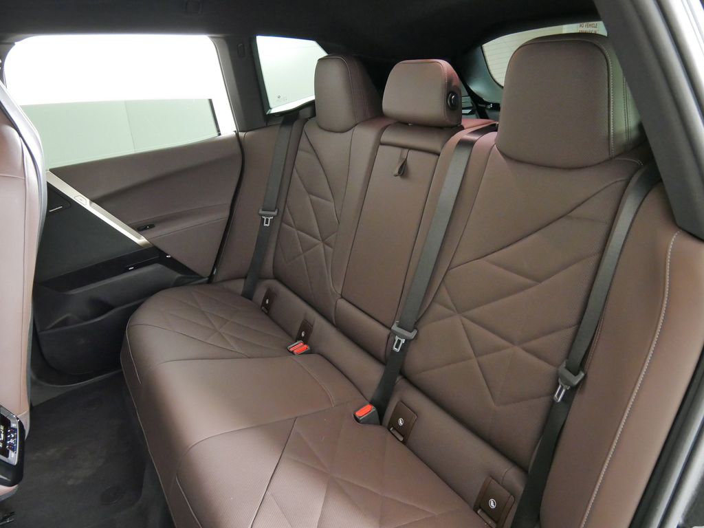 Thumbnail: 2023 BMW iX - 36