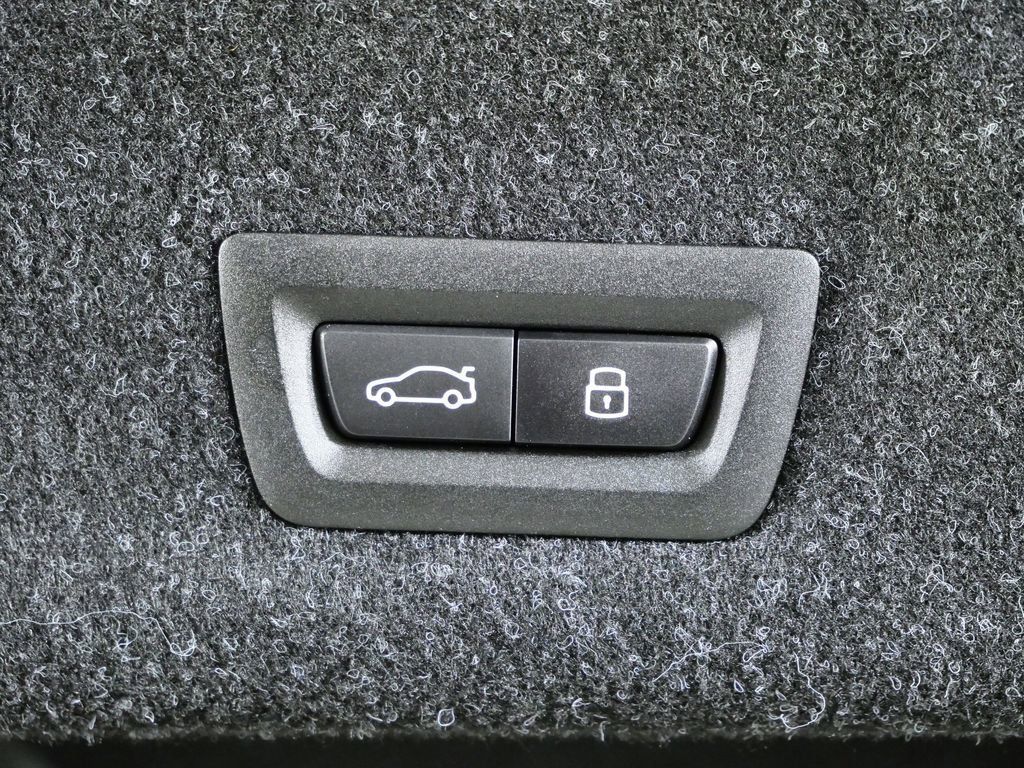 Thumbnail: 2026 BMW 3 Series - 30