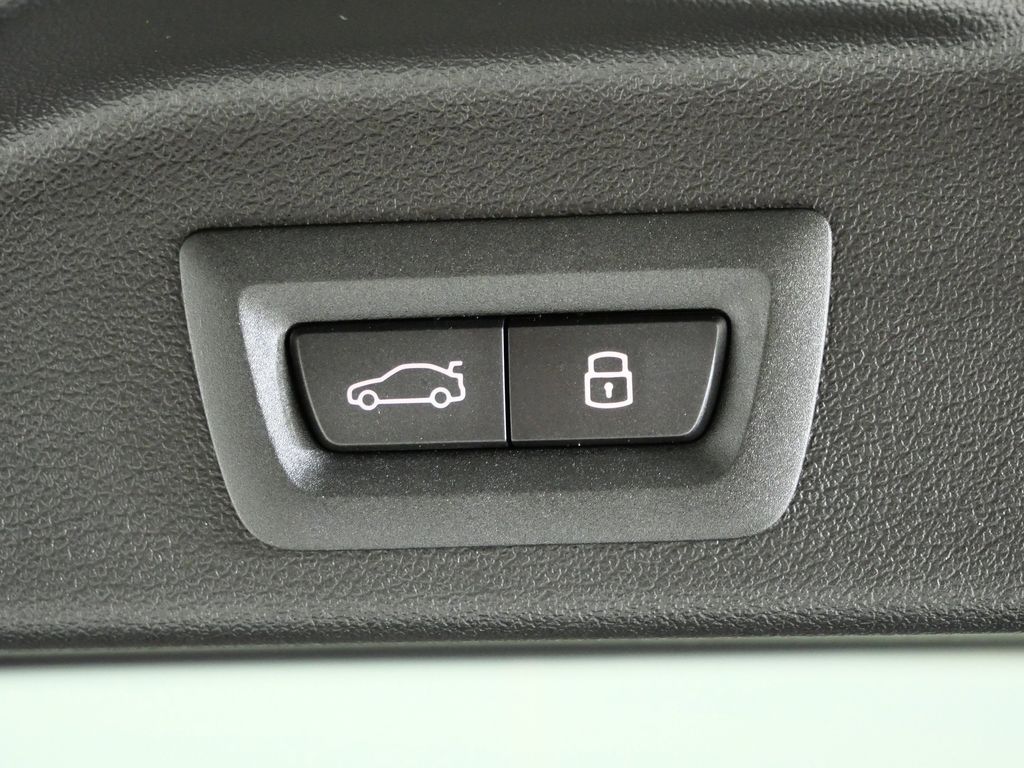 Thumbnail: 2026 BMW X5 - 30