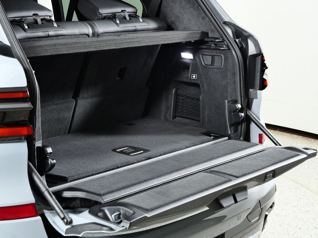 Thumbnail: 2026 BMW X7 - 29