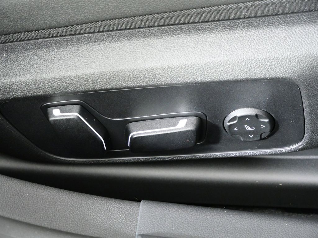 Thumbnail: 2026 BMW i4 - 22