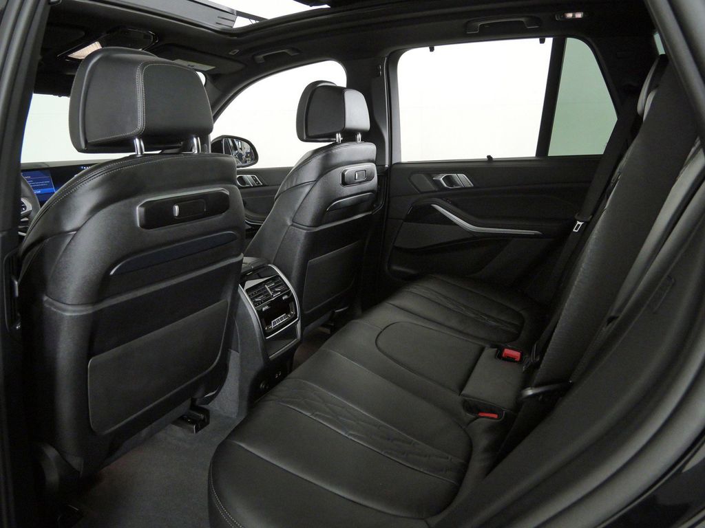 Thumbnail: 2026 BMW X5 - 32