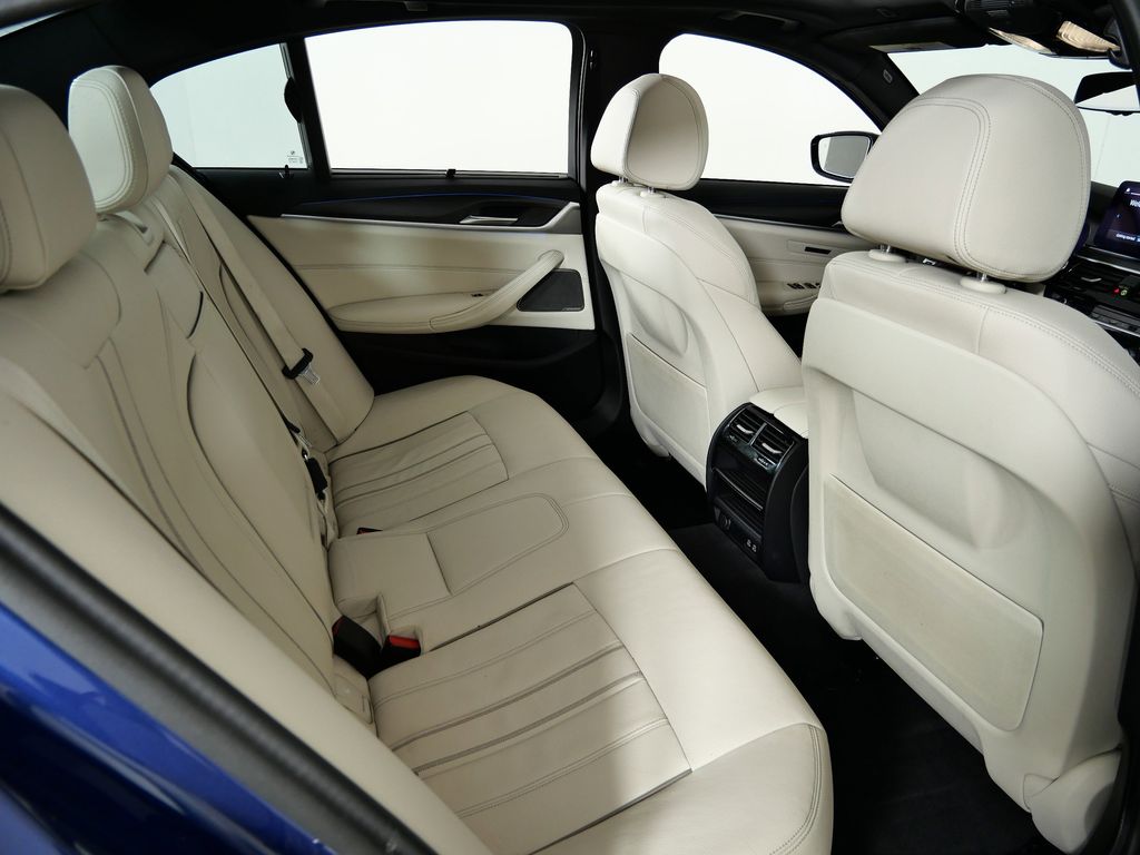 Thumbnail: 2023 BMW 5 Series - 30