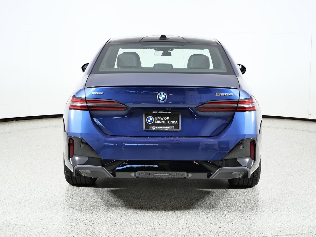 Thumbnail: 2026 BMW 5 Series - 10